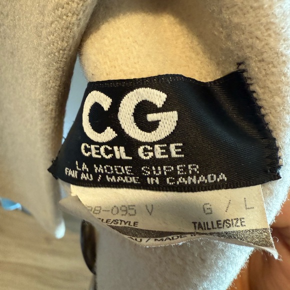 CG - Elegant Cream Women's Coat - Picture 3 of 4